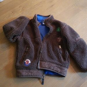 Gap boys size XS 4-5 fuzzy jacket with patches